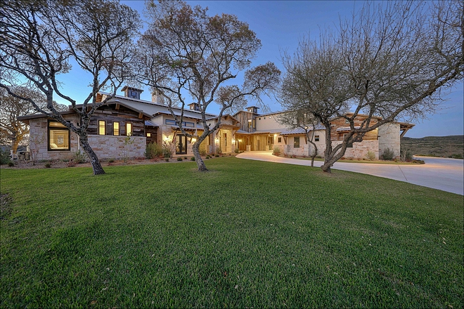 Texas-Style Farmhouse Texas-Style Farmhouse Exterior Texas-Style Farmhouse Texas-Style Farmhouse #TexasStyleFarmhouse #TexasFarmhouse #Farmhouse