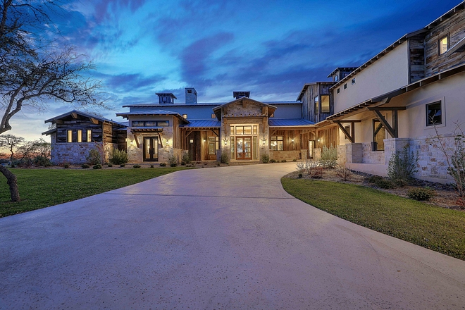 Farmhouse Home Exterior Farmhouse Home Exteriors with reclaimed wood shiplap reclaimed timber metal roof and natural stone #FarmhouseHomeExterior #homeexterior #exteriors #farmhouse