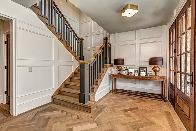 Benjamin Moore China White Foyer features wainscoting painted in Benjamin Moore China White #BenjaminMoore #ChinaWhite #paintcolors