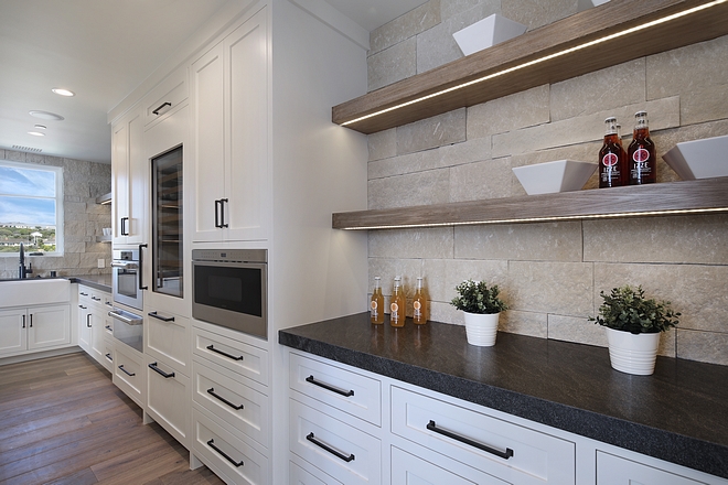 Butlers pantry mitered countertop Located behind the range wall this butler's pantry is fully-equipped with top-the-line appliances Butlers pantry mitered countertop ideas Butlers pantry mitered countertop #Butlerspantry #miteredcountertop
