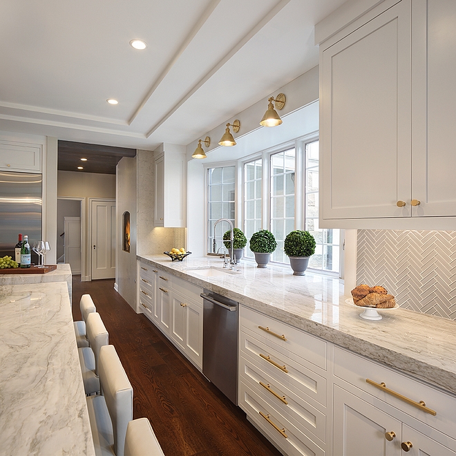 Benjamin Moore OC-64 Pure White Kitchen Perimeter Cabinets Benjamin Moore OC-64 Pure White #Kitchencabinet #paintcolor #BenjaminMooreOC64PureWhite