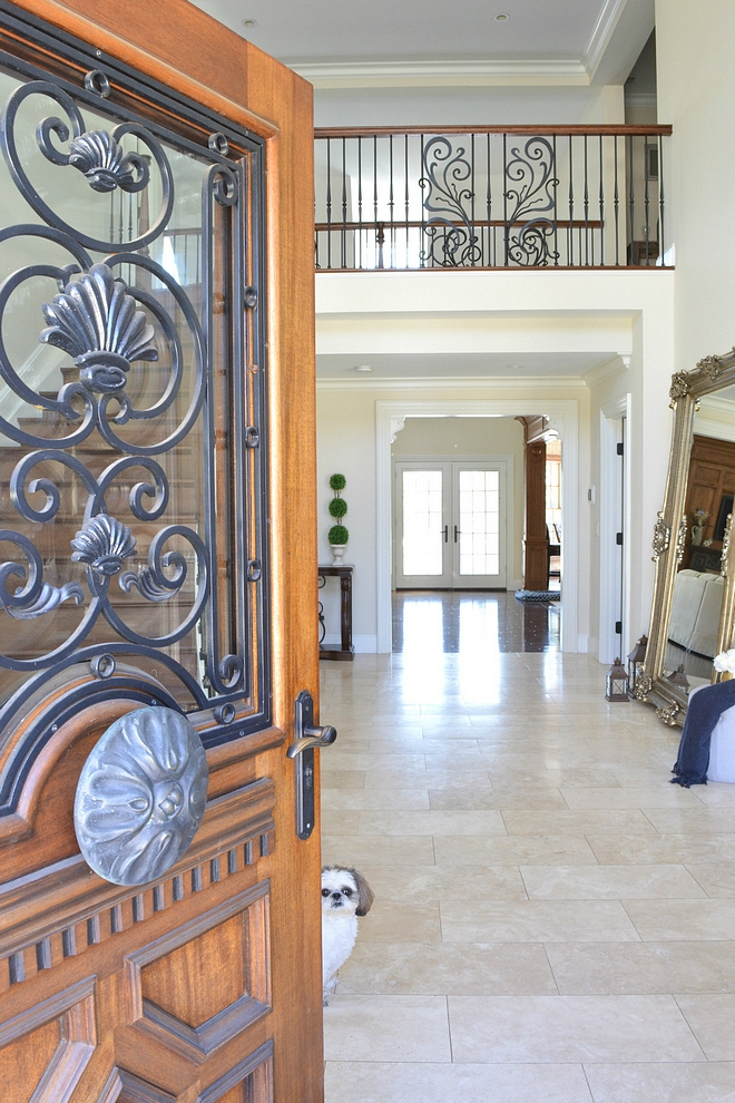 Traditional Colonial Home with Limestone Foyer Traditional Colonial Home Foyer #tradionalfoyer #Limestone #traditionalInteriors