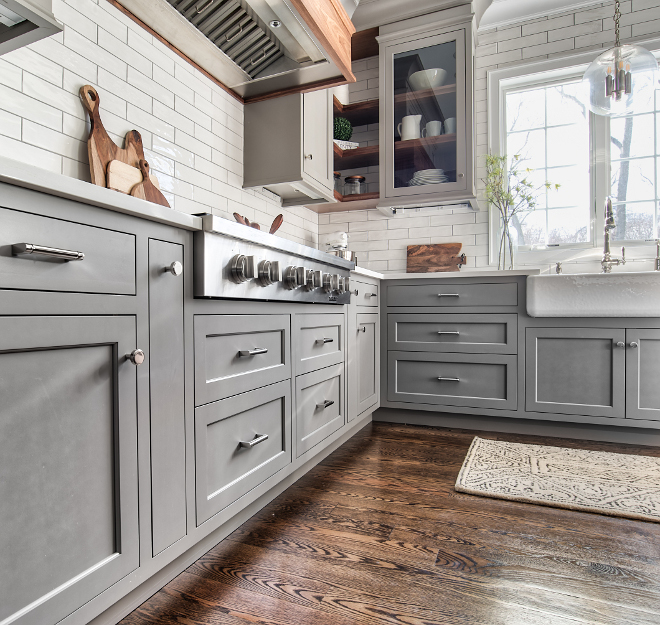 Grey kitchen cabinet paint color Grey kitchen cabinets source on Home Bunch Grey kitchen cabinet #Greykitchen #cabinet #Greykitchencabinet