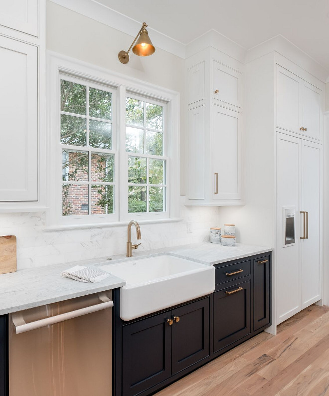 Kitchen with white upper cabinets and black lower cabinets Black and white kitchen Kitchen with white upper cabinets and black lower cabinets #kitchen #whiteuppercabinets #blacklowercabinets