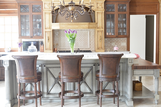 Traditional Kitchen Traditional Kitchen with two-toned cabinets and French grey island Traditional Kitchen Traditional Kitchen #TraditionalKitchen