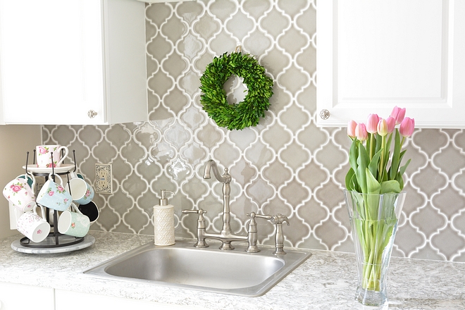 Grey Merola tile backsplash Arabesque Grey Merola tile backsplash ideas Grey Merola tile backsplash #Greytile #Merolatile #backsplash