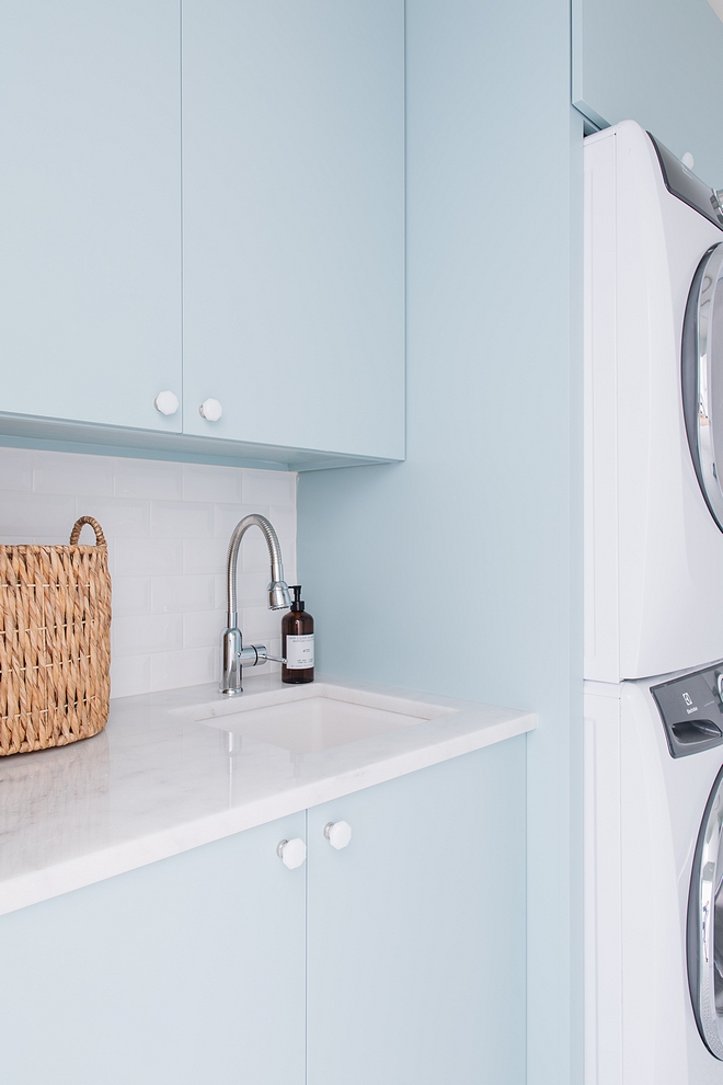 Laundry room countertop Countertop is polished Carrara marble #laundryroom #countertop #whitemarble