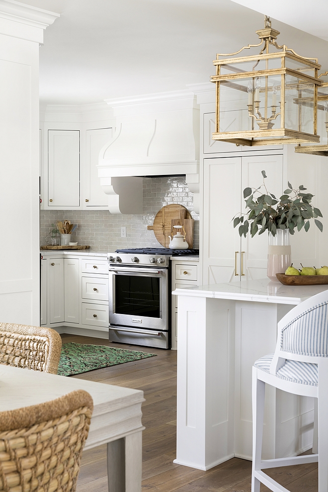 Small Kitchen with off white cabinet paint color Benjamin Moore OC-17 White Dove with hardwood floors brass lighting and marble looking quartz countertop, Calacatta Laza #kitchen #BenjaminMooreOC17WhiteDove #offwhite #smallkitchen