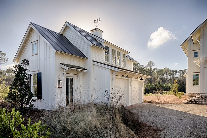 Metal Roff Farmhouse with metal roof Roof is standing seam metal roof, bronze #metalroof #farmhouse