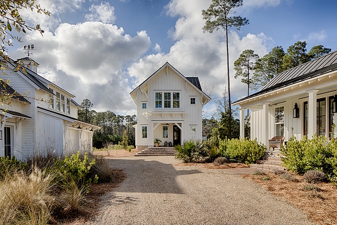 Modern Farmhouse with guest house and detached garage plans Modern Farmhouse Modern Farmhouse Modern Farmhouse #ModernFarmhouse #ModernFarmhouseplans