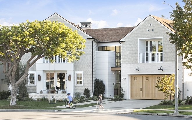 California Beach House California Beach House exterior with shingles painted brik and Rift Garage Doors California Beach House California Beach House #CaliforniaBeachHouse #BeachHouse