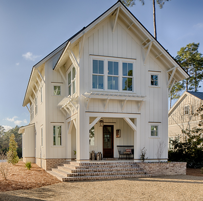 Benjamin Moore White Exterior White Modern Farmhouse Siding Paint Color Exterior paint color is Benjamin Moore "White" #Exteriorpaintcolor #BenjaminMooreWhite