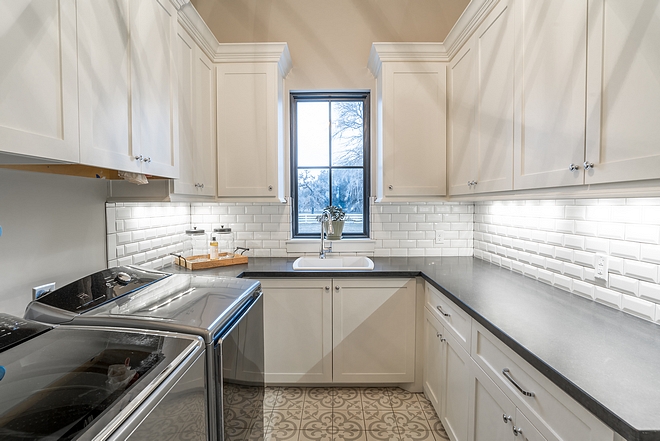 Laundry room painted in Sherwin Williams Alabaster and with leathered black granite countertop #laundryroom #sherwinwilliamsalabaster #leatheredblackgranite