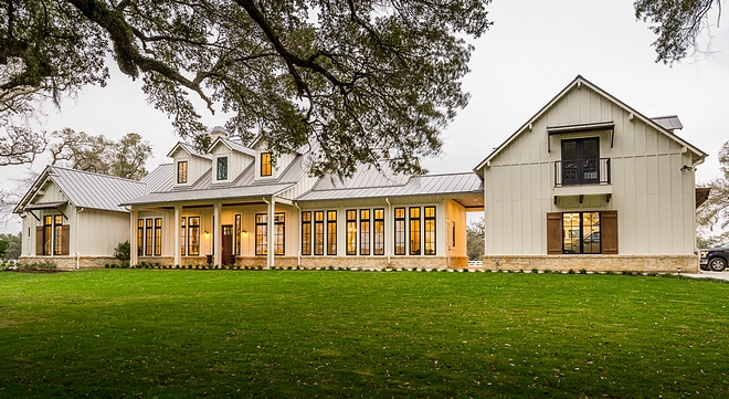 Creamy White Modern Farmhouse Exterior Paint Color Sherwin Williams Natural Choice Not stark white for exteriors cream white exterior paint color #creamywhiteexterior #modernfarmhouse #SherwinWilliamsNaturalChoice