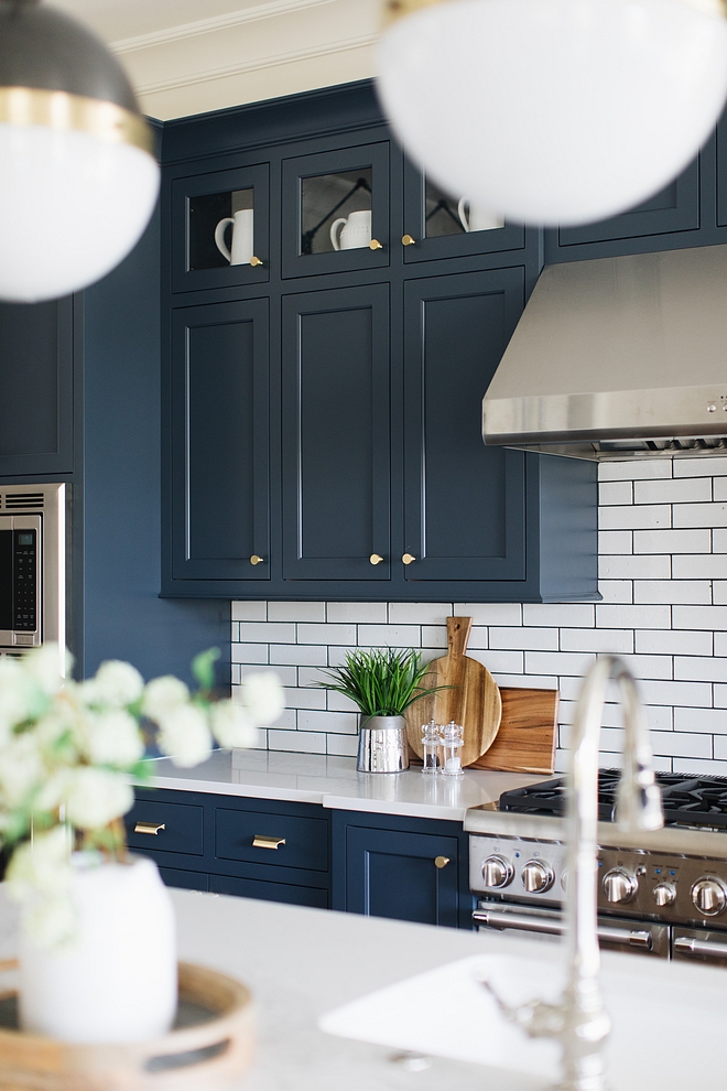 Blue Navy Kitchen with small white subway tile and brass hardware all sources on Home Bunch Blue Navy Kitchen Blue Navy Kitchen Blue Navy Kitchen #BlueNavyKitchen
