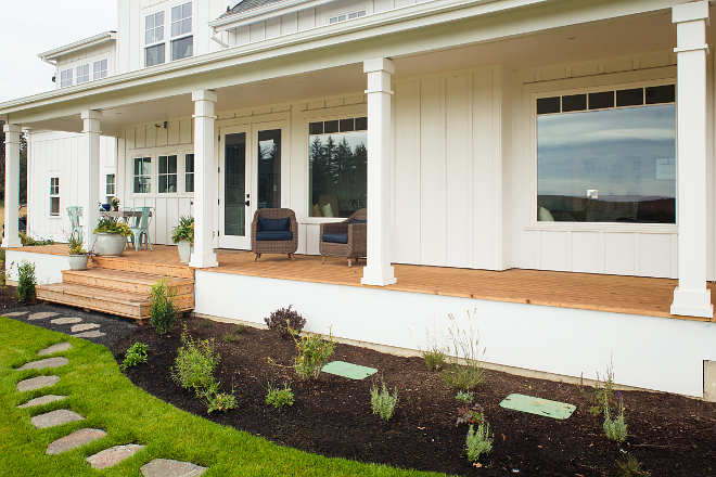 Back Porch Traditional Back Porch Back Porch Porch Ceiling and Columns Paint Color Extra White SW7006 by Sherwin Williams Traditional Back Porch Columms #BackPorch #TraditionalPorch