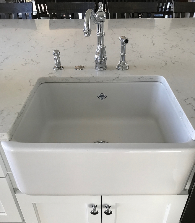 Island Sink Small farmhouse sink on kitchen island Kitchen Island Sink Small farmhouse sink on kitchen island #kitchenislandsink #IslandSink #Smallfarmhousesink #kitchenisland