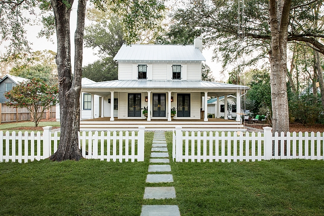 Modern Farmhouse with white picket fence Curb appeal Modern Farmhouse with white picket fence Curb appeal #curbappeal #ModernFarmhouse #whitepicketfence