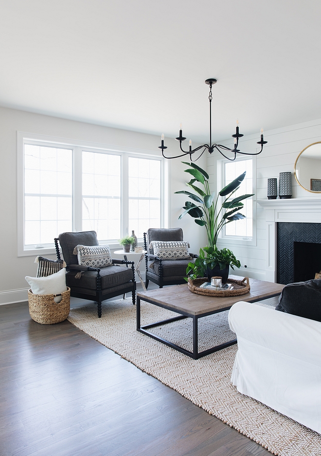 Farmhouse living room with black and white color scheme Farmhouse living room with black and white color scheme Farmhouse living room with black and white color scheme #Farmhouselivingroom #Farmhouse #livingroom #blackandwhite #colorscheme