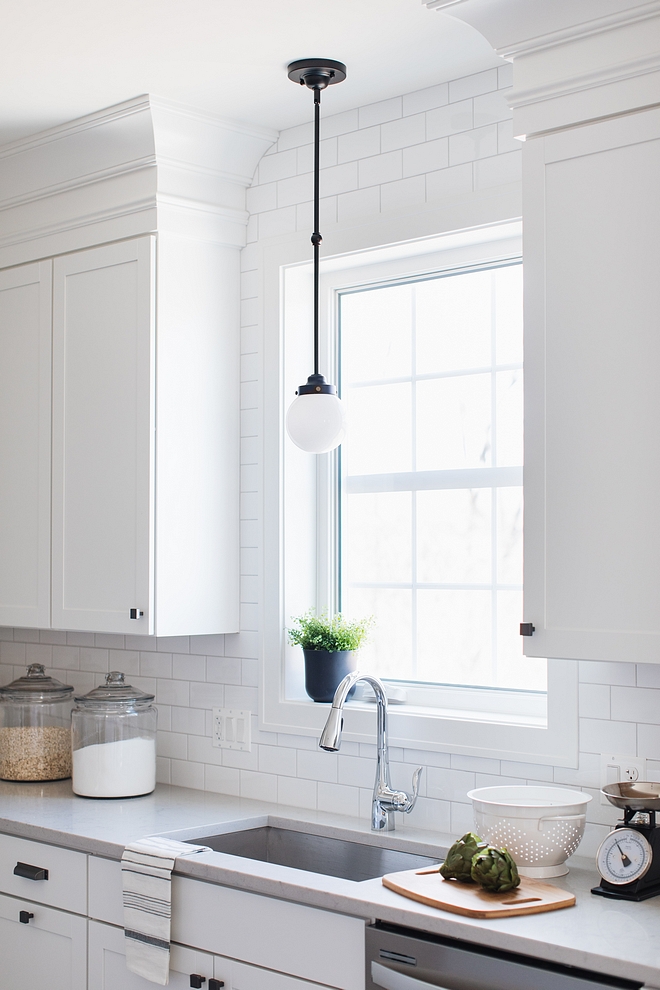 White kitchen mix metals White kitchen mix metal ideas White farmhouse kitchen mix metal ideas White kitchen mix metals White kitchen mix metal ideas White farmhouse #Whitekitchen #kitchenmixmetals