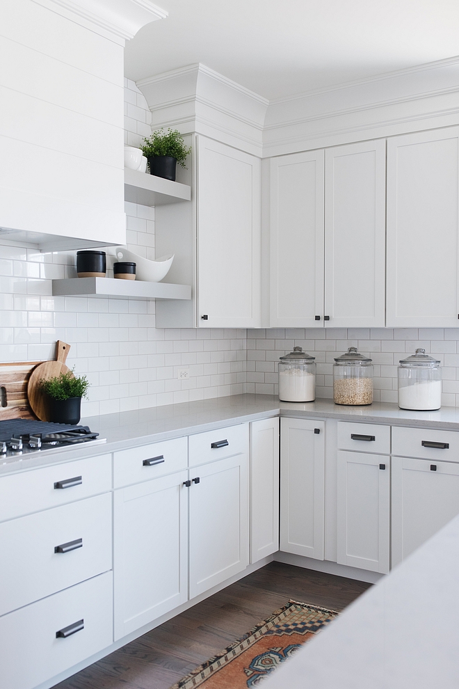 Grey quartz Countertop Caesarstone Georgian Bluffs White kitchen Grey quartz Countertop Caesarstone Georgian Bluffs Grey quartz Countertop Caesarstone Georgian Bluffs #GreyquartzCountertop #Greyquartz #Countertop #CaesarstoneGeorgianBluffs