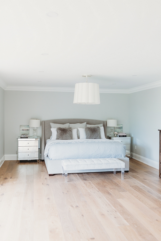 Benjamin Moore OC 52 Gray Owl The Master Bedroom is painted Benjamin Moore OC 52 Gray Owl Benjamin Moore OC 52 Gray Owl #BenjaminMooreOC52GrayOwl #BenjaminMooreOC52 #BenjaminMooreGrayOwl #BenjaminMoore #Paintcolor