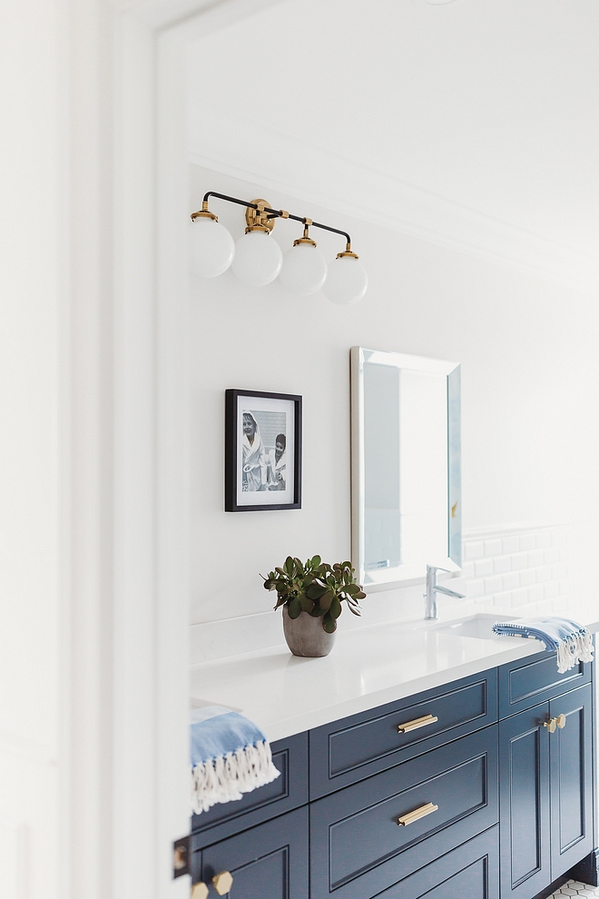 Benjamin Moore HC-154 Hale Navy Benjamin Moore HC-154 The custom Benjamin Moore HC-154 Hale Navy Double vanity has a shaker door profile Hale Navy Benjamin Moore HC-154 Hale Navy #BenjaminMooreHC154HaleNavy