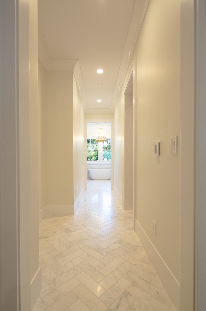 Benjamin Moore White Dove OC-17 - simply the most used white paint color by interior designers Benjamin Moore White Dove OC-17 Benjamin Moore White Dove OC-17 #BenjaminMooreWhiteDoveOC17 #BenjaminMooreWhiteDove #BenjaminMooreOC17 #BenjaminMoore #mostusedwhitepaintcolor