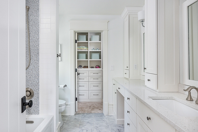 White Dove by Benjamin Moore OC-17 Bathroom cabinet White Dove by Benjamin Moore OC-17 White Dove by Benjamin Moore OC-17 #WhiteDoveBenjaminMoore #OC17 #bathroom #cabinet