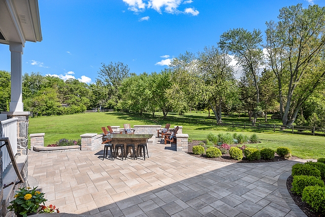 Outdoor kitchen island