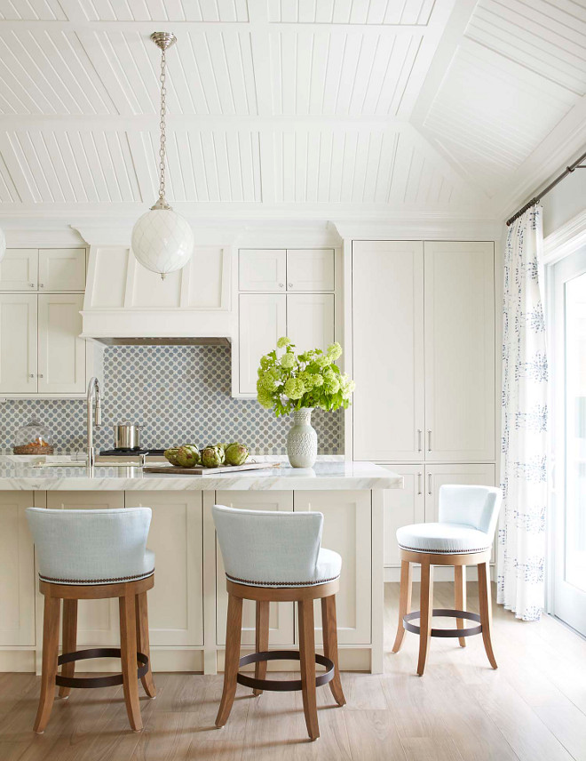 Off white Kitchen Cabinet Paint Color Benjamin Moore White Dove Off white Kitchen Cabinet Paint Color Benjamin Moore White Dove #OffwhiteKitchen #offwhiteCabinet #offwhiteCabinetPaintColor #offwhitePaintColor #BenjaminMooreWhiteDove