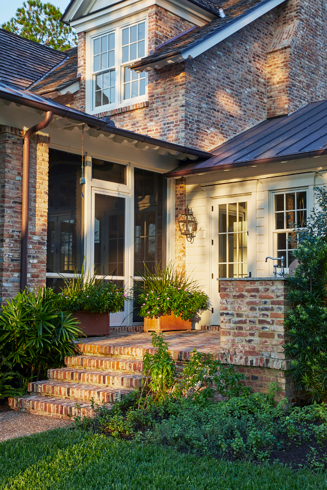 Old Chicago Brick Exterior with Benjamin Moore OC-17 White Dove Exterior Trim