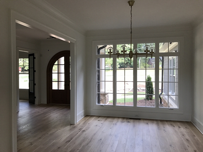 Super White by Benjamin Moore Super White by Benjamin Moore wall paint color Super White by Benjamin Moore #wallpaintcolor #paintcolor #SuperWhitebyBenjaminMoore