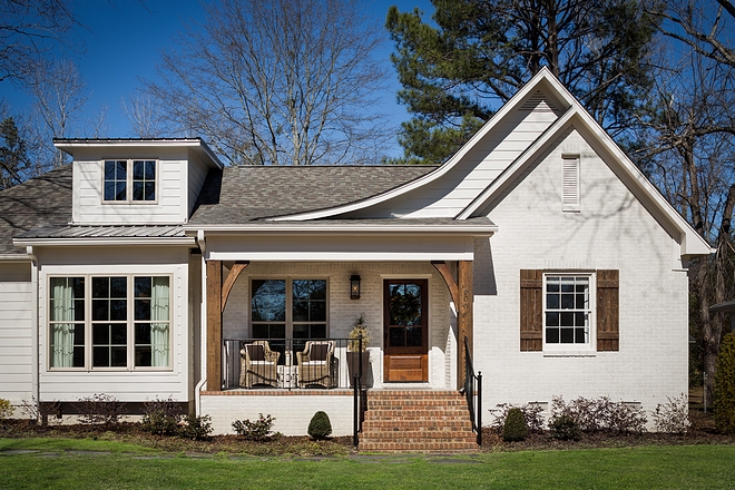 Oyster White by Sherwin Williams Off white creamy white Brick exterior paint color Oyster White by Sherwin Williams Oyster White by Sherwin Williams #OysterWhitebySherwinWilliams #exteriorpaintcolor