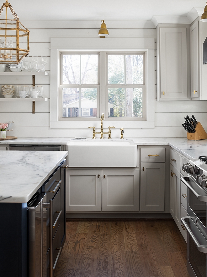 Revere Pewter by Benjamin Moore Kitchen Cabinet Revere Pewter by Benjamin Moore The primeter cabinet color is Revere Pewter by Benjamin Moore Kitchne #ReverePewterbyBenjaminMoore #kitchencabinet