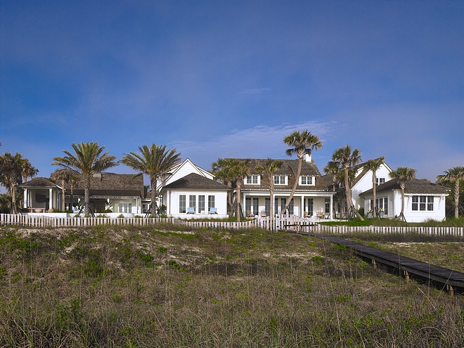 Florida Beach House I hope you felt a little more relaxed after touring this gorgeous Florida beach house #floridabeachhouse