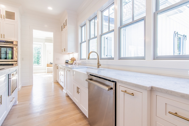 White kitchen Extra White by Sherwin Williams White kitchen Extra White by Sherwin Williams Paint Color White kitchen Extra White by Sherwin Williams White kitchen Extra White by Sherwin Williams #Whitekitchen #ExtraWhitebySherwinWilliams