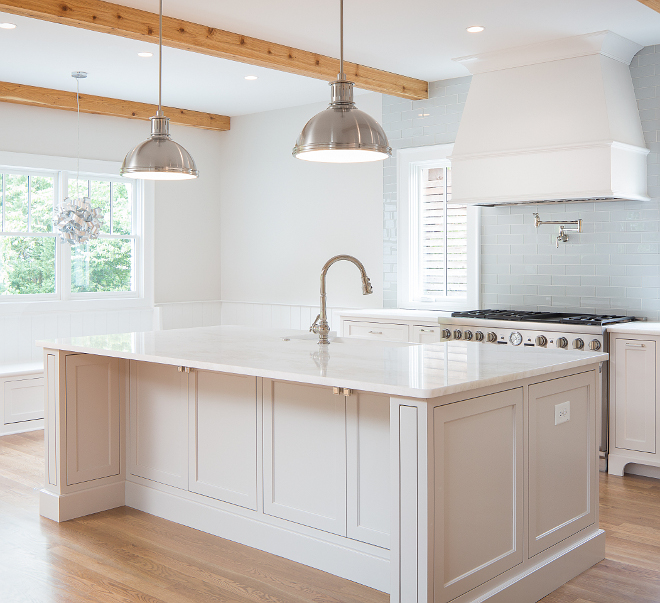 Sherwin-Williams SW 7022 Alpaca Pale Grey Kitchen Island Paint Color Sherwin-Williams SW 7022 Alpaca #SherwinWilliamsSW7022Alpaca #SherwinWilliamsAlpaca