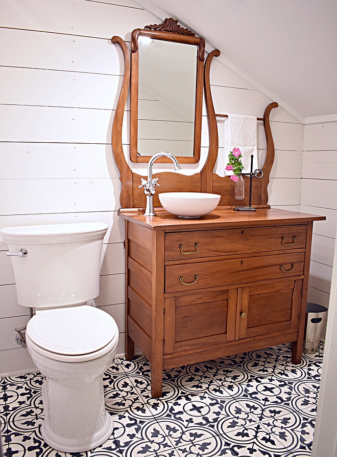 Farmhouse bathroom with antique washstand The washstand was found at an area junk shop Farmhouse bathroom with antique washstand #Farmhousebathroom #antiquewashstand