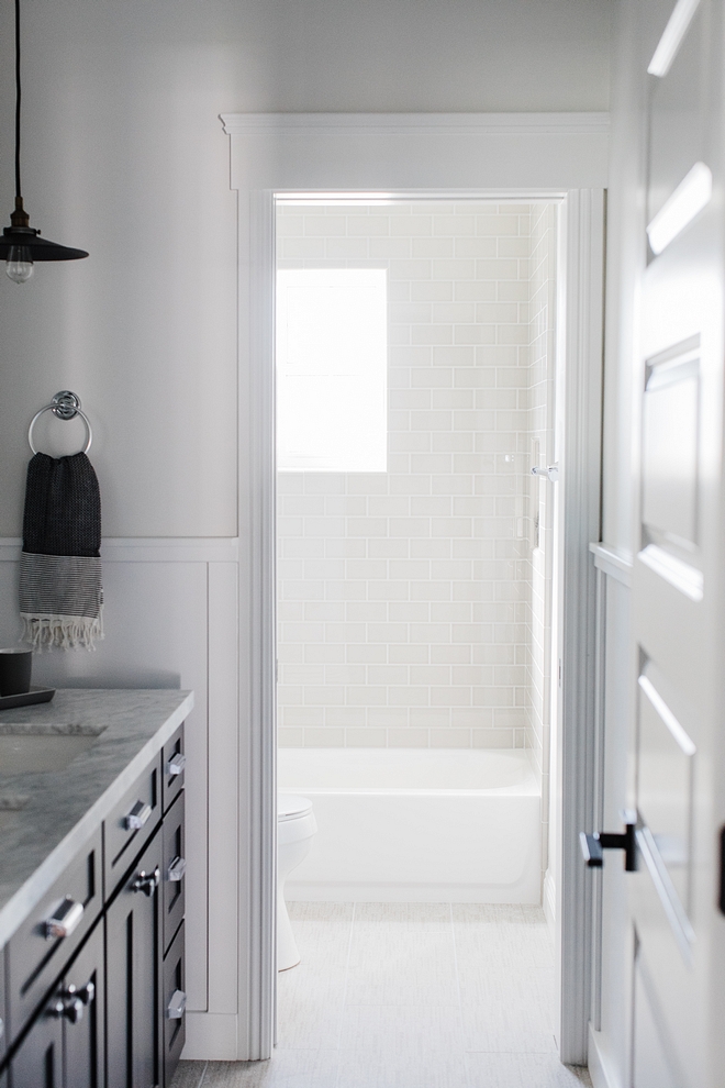 Jack-and-Jill bathroom A door separating the shower/tub brings some privacy to this shareable Jack-and-Jill bathroom #JackandJillbathroom