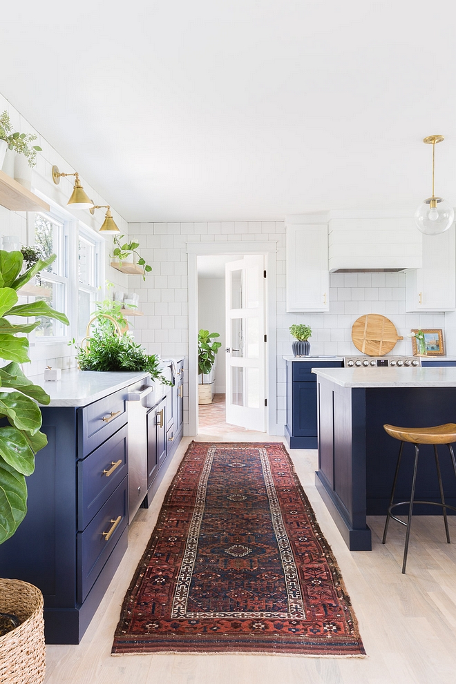 Benjamin Moore Super White Two toned kitchen paint color Benjamin Moore Super White Upper and pantry cabinets are painted in Benjamin Moore Super White 2540 Love ©AlyssaRosenheck #BenjaminMooreSuperWhite