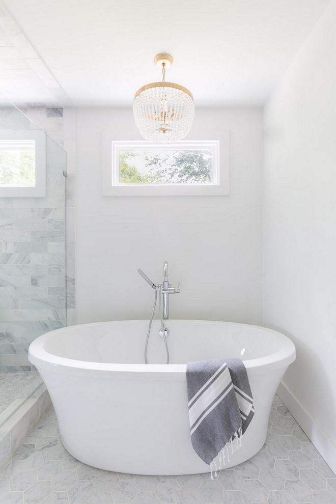 Bathroom Carrara marble hexagon floor tile Carrara marble hexagon floor tile used throughout the bathroom and shower add dimension and texture to this 2540 Love ©AlyssaRosenheck #Bathroomtile #Carraramarbletile #marblehexagontile