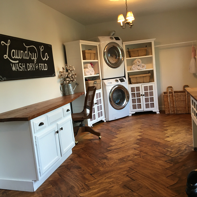 Farmhouse Laundry Room Renovation You won't belive how this laundry room looked before this renovation Check it out on Home Bunch #FarmhouseLaundryRoom #LaundryRoomRenovation