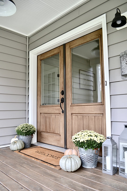  I love to make a warm fall welcome to our home with planters filled with white mums and heirloom pumpkins straight from our local pumpkin patch