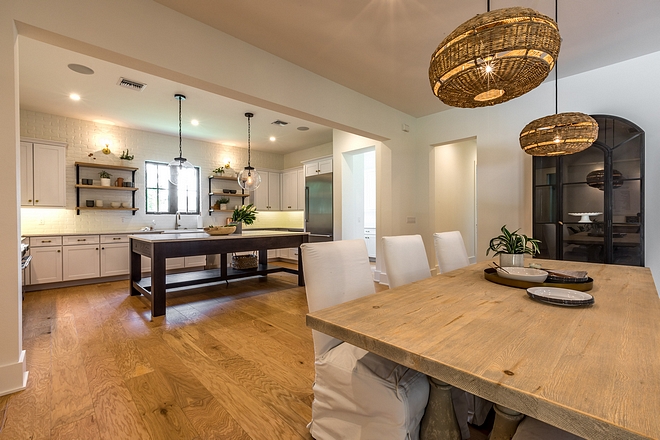 Unfussy Farmhouse Kitchen and Dining room Clean, crisp and warm Farmhouse Kitchen and Dining room #FarmhouseKitchen #FarmhouseDiningroom