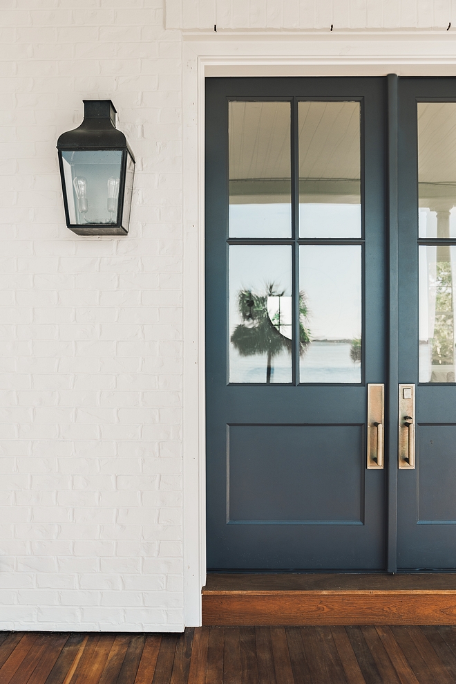 Benjamin Moore 2124-10 Wrought Iron Front door paint color One of the best paint colors for front doors Benjamin Moore 2124-10 Wrought Iron #BenjaminMoore212410WroughtIron #BenjaminMooreWroughtIron #BenjaminMoore