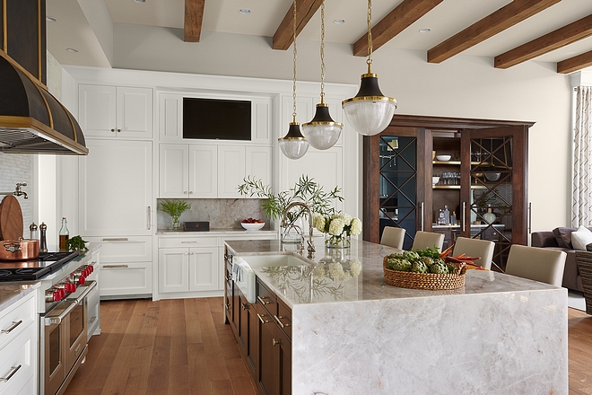 Perimeter Kitchen Cabinet Details Painted Flat panel with custom moldings Paint color is Benjamin Moore OC-17 White Dove Backsplash Between Fridge: Cistallo Quartzite #kitchen #kitchencabinet #flatpanelcabinet