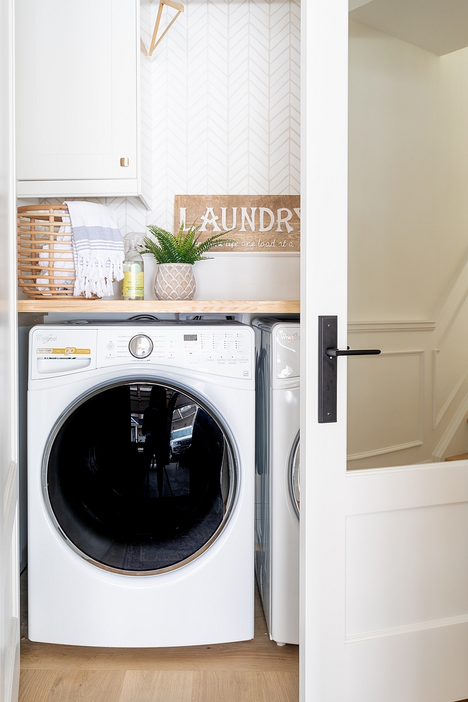 Closet Laundry room with mirrored doors Closet with mirror Closet Laundry room with mirrored doors Closet with mirror ideas #ClosetLaundryroom #mirroreddoors #Closetmirroreddoor