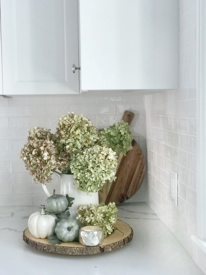 Fall Hydrangea vignette Kitchen Fall Hydrangea vignette ideas Hydrangea vignette #Hydrangea #vignette #fall #Fallvignette