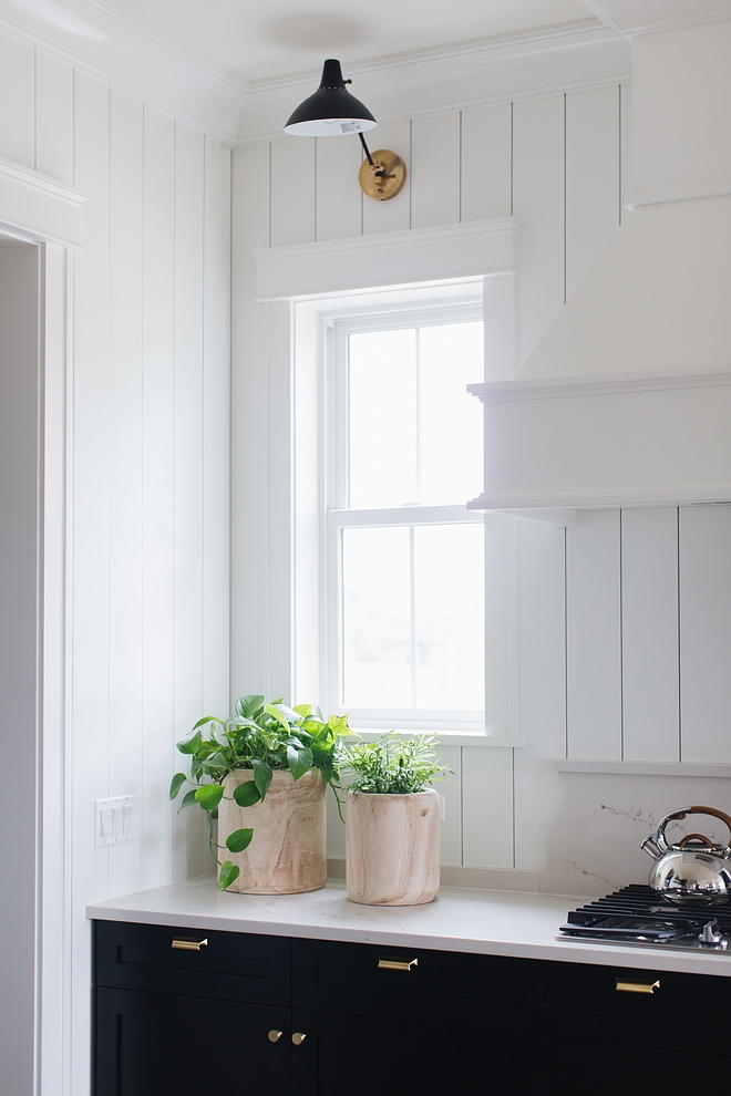 Shiplap Backsplash painted in Benjamin Moore Simply White Kicthen Shiplap Backsplash painted in Benjamin Moore Simply White #Shiplap #Backsplash #kitchen #BenjaminMooreSimplyWhite